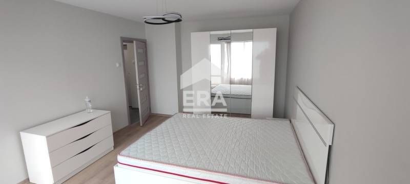 Тристаен, изцяло южен апартамент след основен ремонт в кв."Владиславов