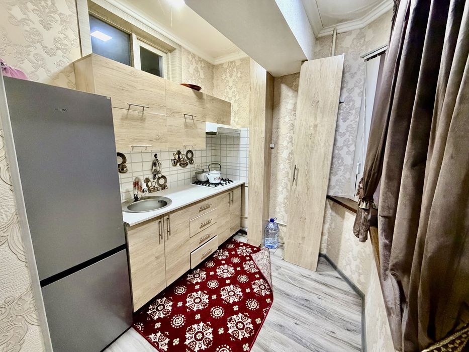 Sartipo sevinch cafe oldida