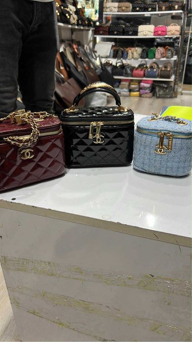 Дамски и мъжки чанти клъчове