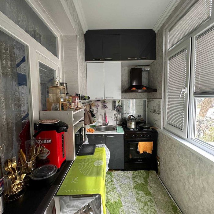 Срочно Продаю 2х-комнат На Авиасозлар-3  Балкон 1,5*3