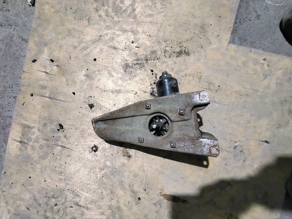 Моторчик дворников Тойота хайс правый руль