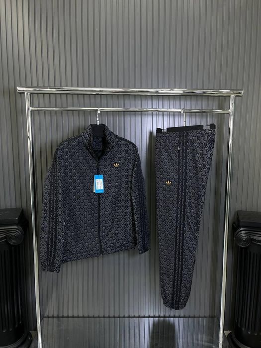 Trening Adidas,material bumbac !! Calitate luxury, toate mărimile disponibile