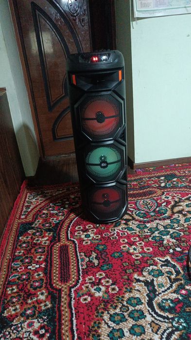 Kalonka blutoth mikrafon 1ta pulti bor zaryadlash  kabeli bor yangi