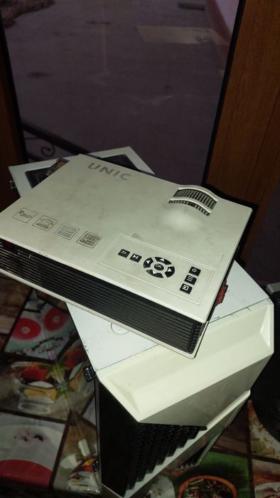 Proektor unic sotiladi