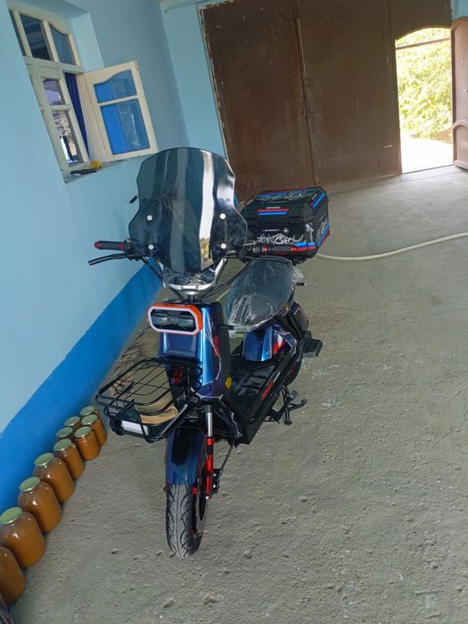 Скутер сотилади нархини келишамиз