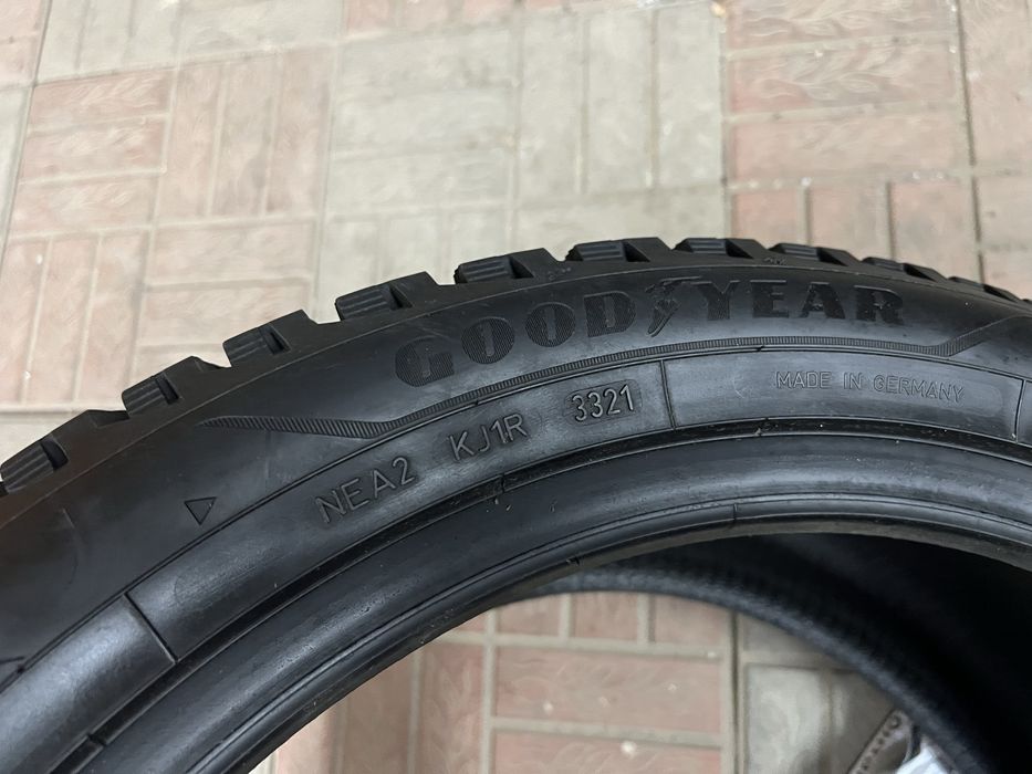 Goodyear Ultra Grip Artic 2