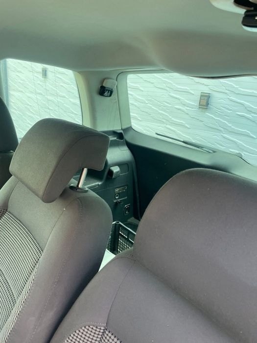 Vand vw touran 2006 7 locuri
