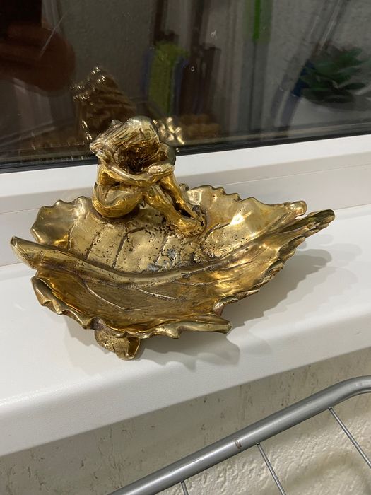 Продам статуэтку бронза