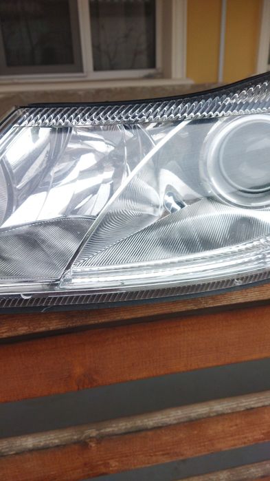 Vând set Faruri Skoda Octavia 2012!