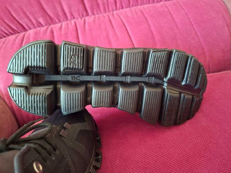 Adidasi On cloud running swiss engineering waterproof marime40 zero km