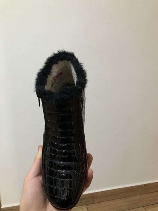 Ghete din piele naturala lacuita