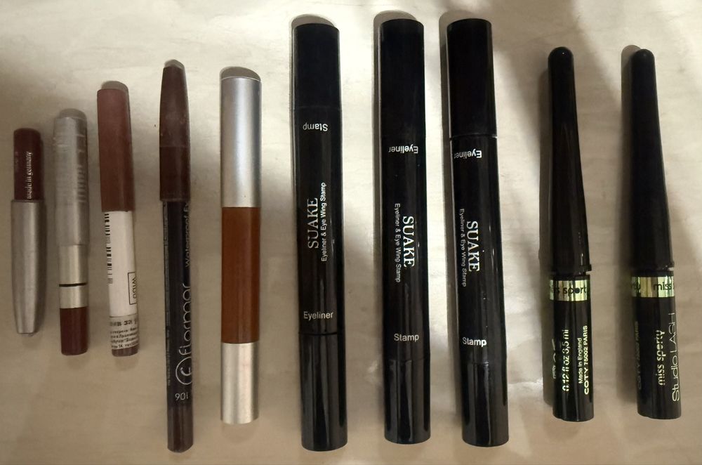 Лот гримове очни линии и моливи 7€ за целия лот