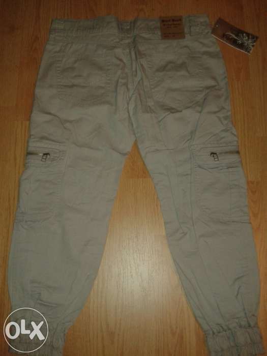 Pantaloni 3/4 noi, cu eticheta