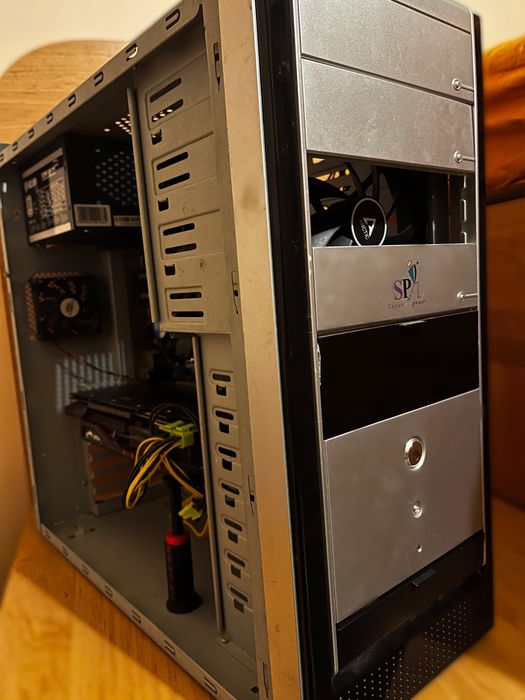 (Геймър под бюджет (cpu/gpu: i7 + R9)) Настолен компютър