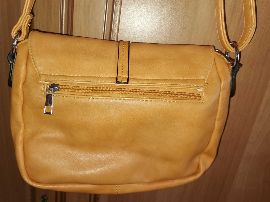 Дамска чанта в оранжево