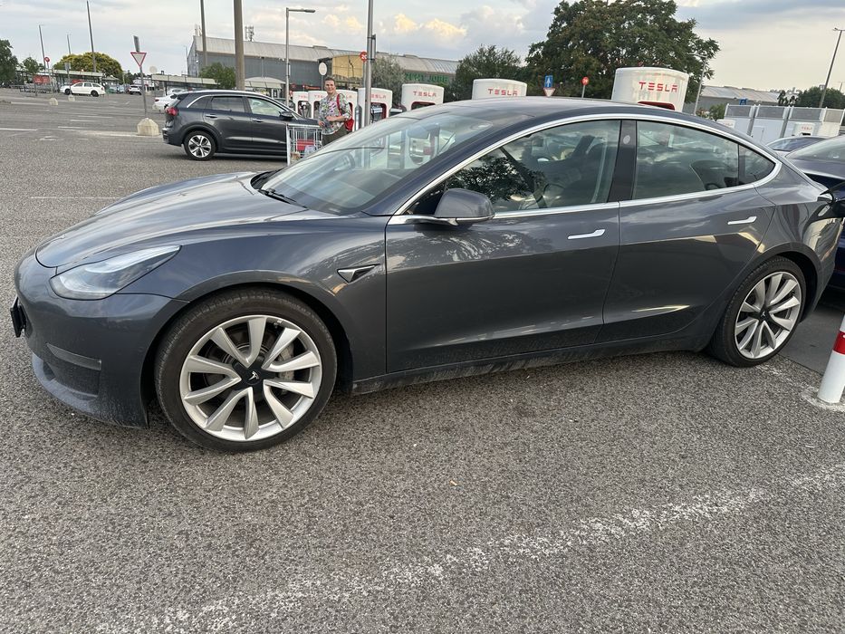 Tesla model 3 long range
