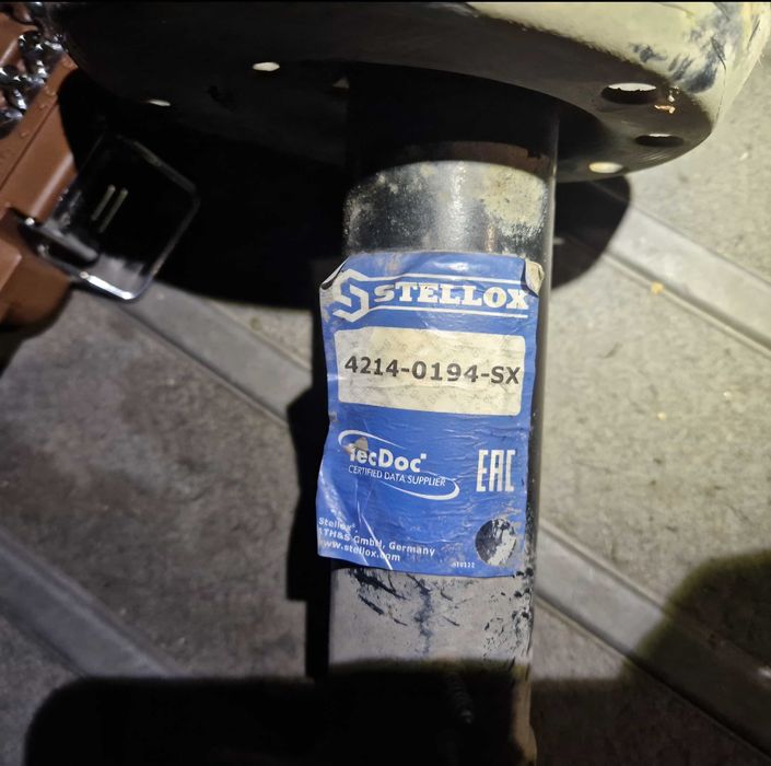 Стойки передние вектра б