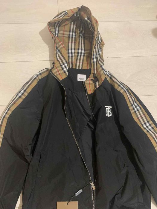 Gecuta fas burberry, accept si schimb cu iphone depinde de model