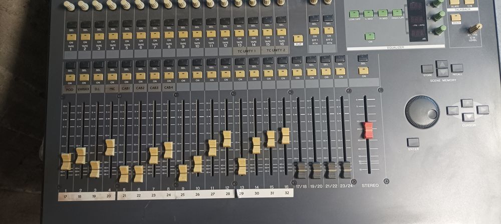 Дигитален пулт YAMAHA O2R