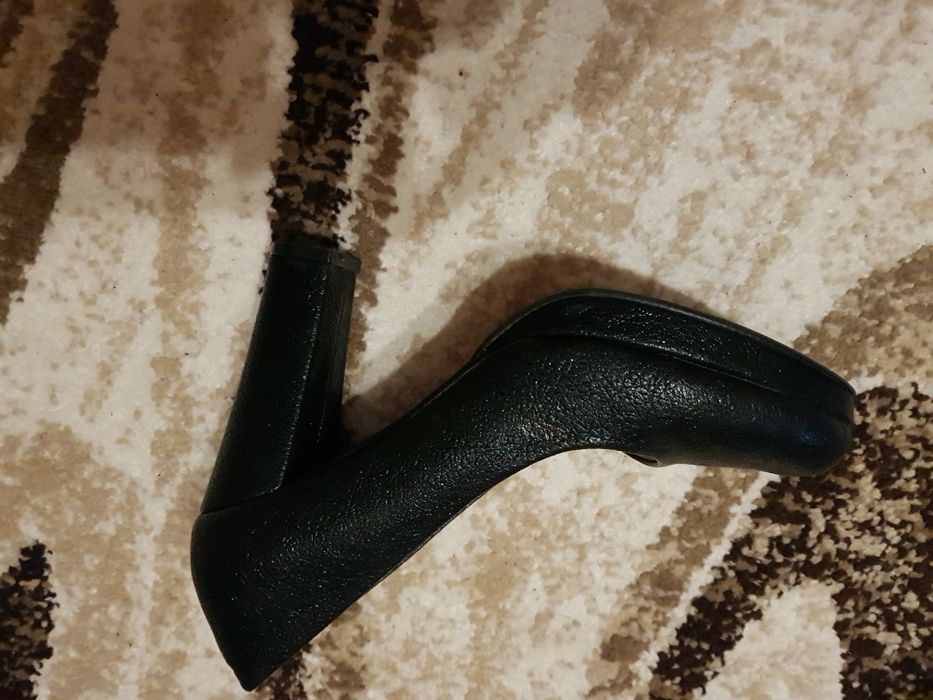 Продавам 3 чифта дамски обувки