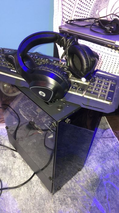 Геймърски компютър с волан Logitech G27