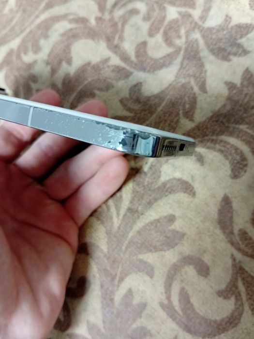 Xiaomi 14 в белом цвете