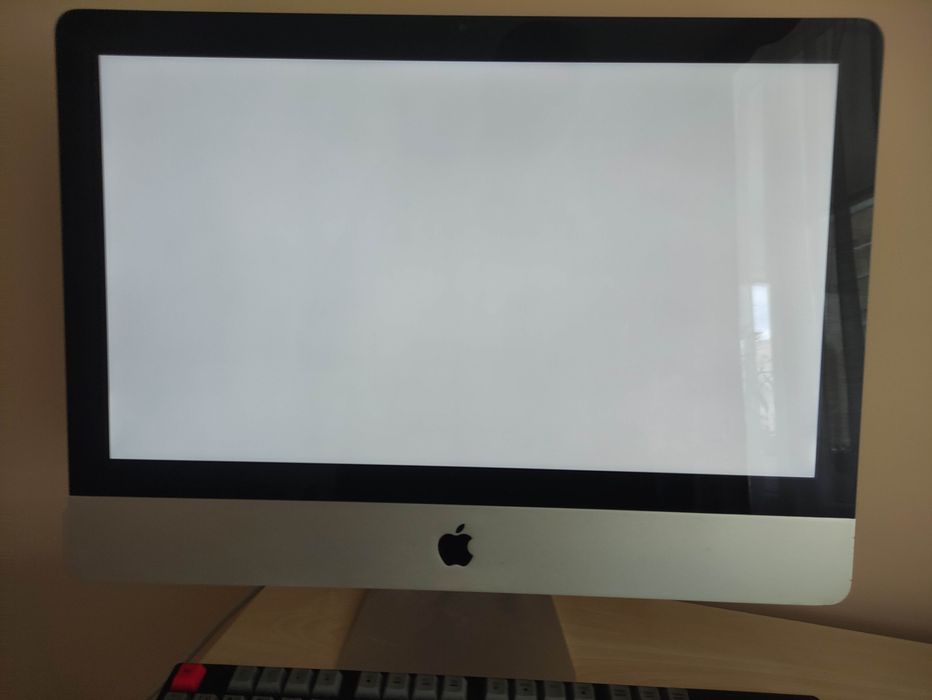 Apple iMac 21.5" i7 / 16GB RAM / SSD 360 GB / macOS Monterey