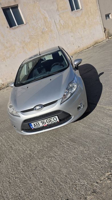 Ford fiesta titanium 1.6 euro 5