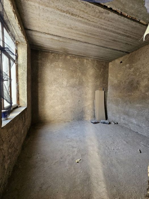 Срочно продаётся 3х Этажный  ТАНХАУС  соток 1.8