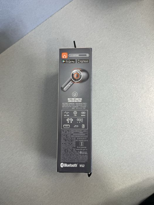 Продавам чисто нови слушалки JBL Live Pro 2