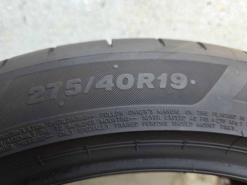 Vand două anvelope de vara Bridgestone  275 40 19 dot 4524