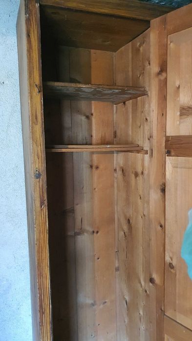Старинен двукрил гардероб в оригинално състояние
