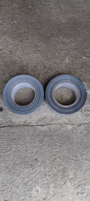 Vând, 2 bucăți de bandă adezivă textilă de tip "duct tape", de culoare argintie!