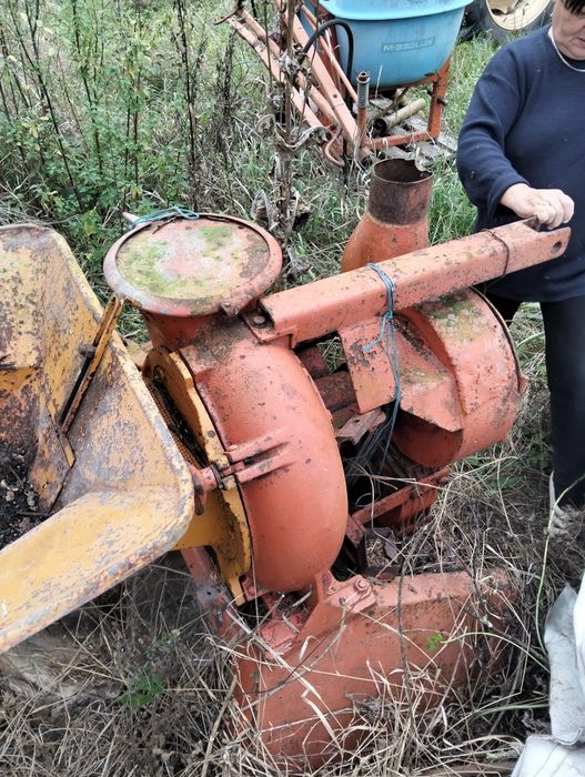 Vând moara după tractor