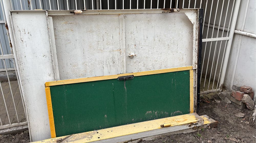 Продам ворота железные