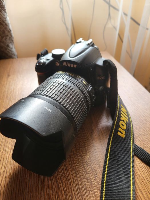 Camera Nikon D5000