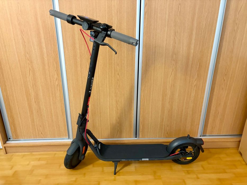 Trotinetă electrică Navee V50i Pro – ca nouă, doar 86 km, garanție 1 an