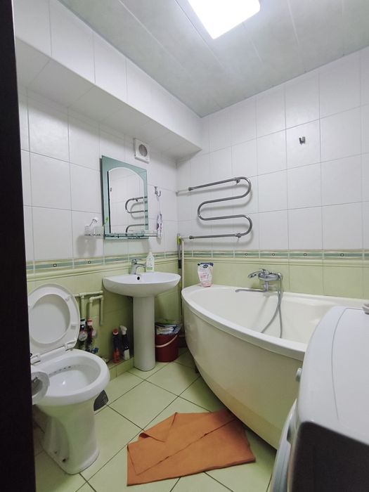 2 х ком на Ц 5 Аллайский ,банк Ипак йули метро Абдулла Кодири