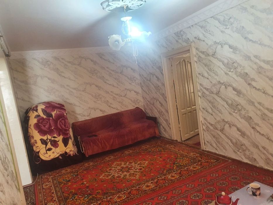 Шарк бозори оркасида 2 хонали квартира сотилади