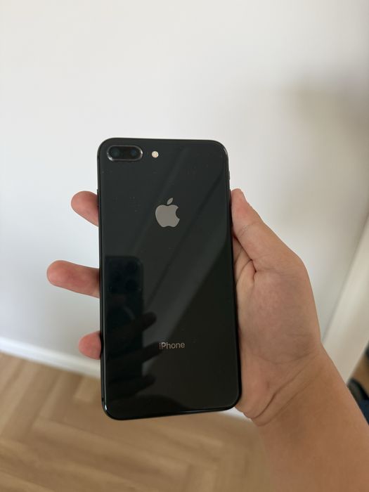 iPhone 8+ 64gb.