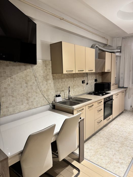 Proprietar inchiriez  2 camere cu loc de parcare