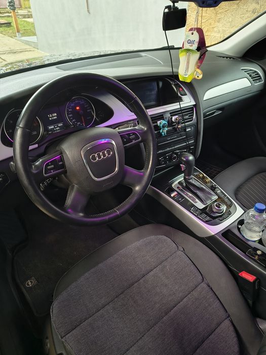 Vând audi A4 b8 motor 2.0
