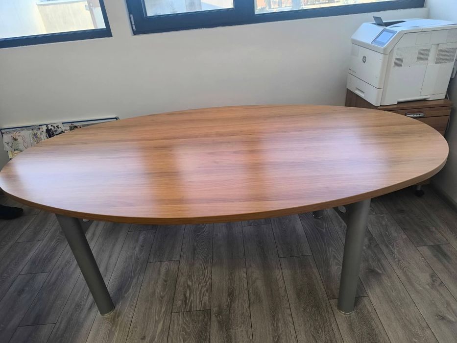 Masa ovala conferinta