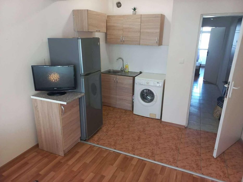 Дава се под наем Тристаен апартамент в Варна, Левски - 74 кв.м за 388.62 € - Снимка #1