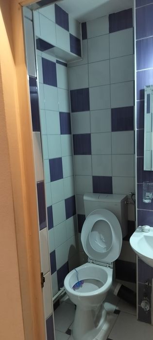 Închiriat garsoniera ultracentrala-vedere spre intersecția principala