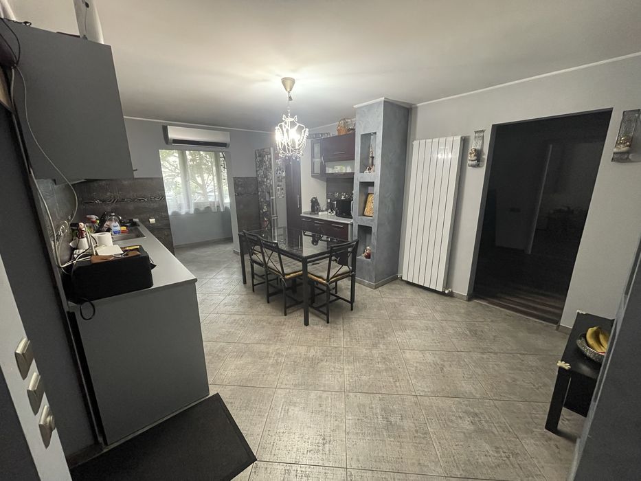 Apartament 4 camere, 2 bai, boxa sub balcon