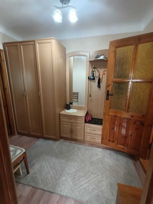 Продам пол дома с гаражом, сараем