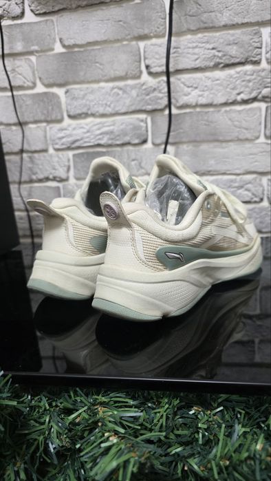 Оригинальные кроссы Li-ning