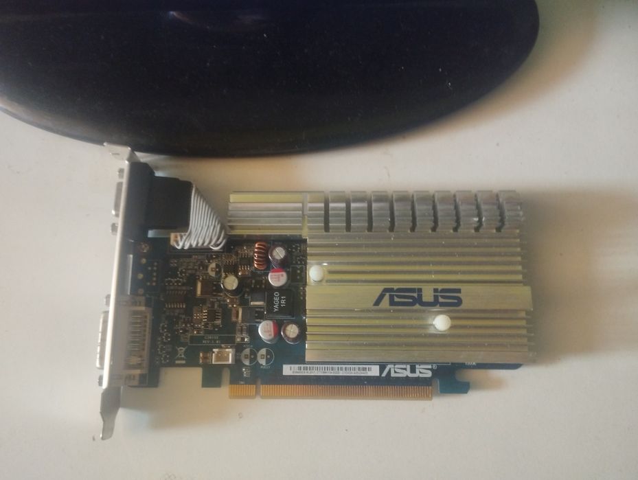 Vând placa video de la asus p