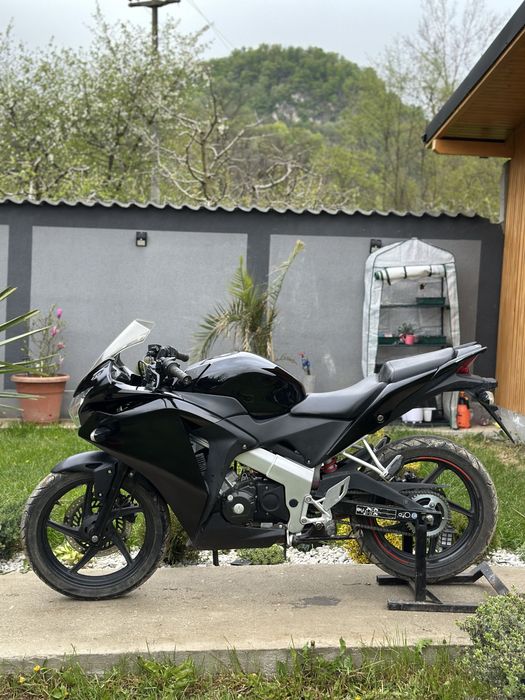 Honda cbr 125 (cat A1 16ani)